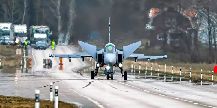 JAS 39 Gripen: versatilidad en aterrizajes en carreteras