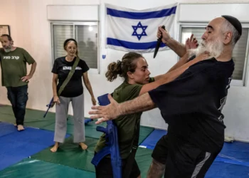 Israelíes recurren al Krav Maga tras ataque de Hamás