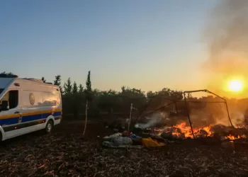 Hezbolá lanza 20 cohetes desde el Líbano hacia Kiryat Shmona