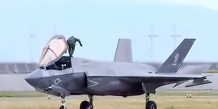 Piloto F-35 se lanza de avión en Japón por causas desconocidas