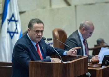 Archivo - El ministro de Asuntos Exteriores, Israel Katz, habla durante una sesión plenaria en la Knéset en Jerusalén, el 29 de mayo de 2024. (Yonatan Sindel/Flash90)