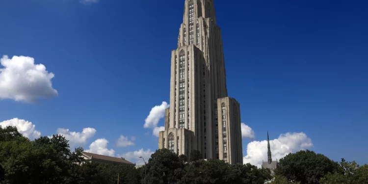 Un detenido tras ataque a estudiantes judíos en Universidad de Pittsburgh