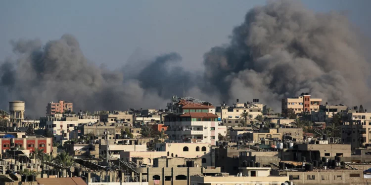 Gaza arde en intensos combates entre las FDI y terroristas de Hamás