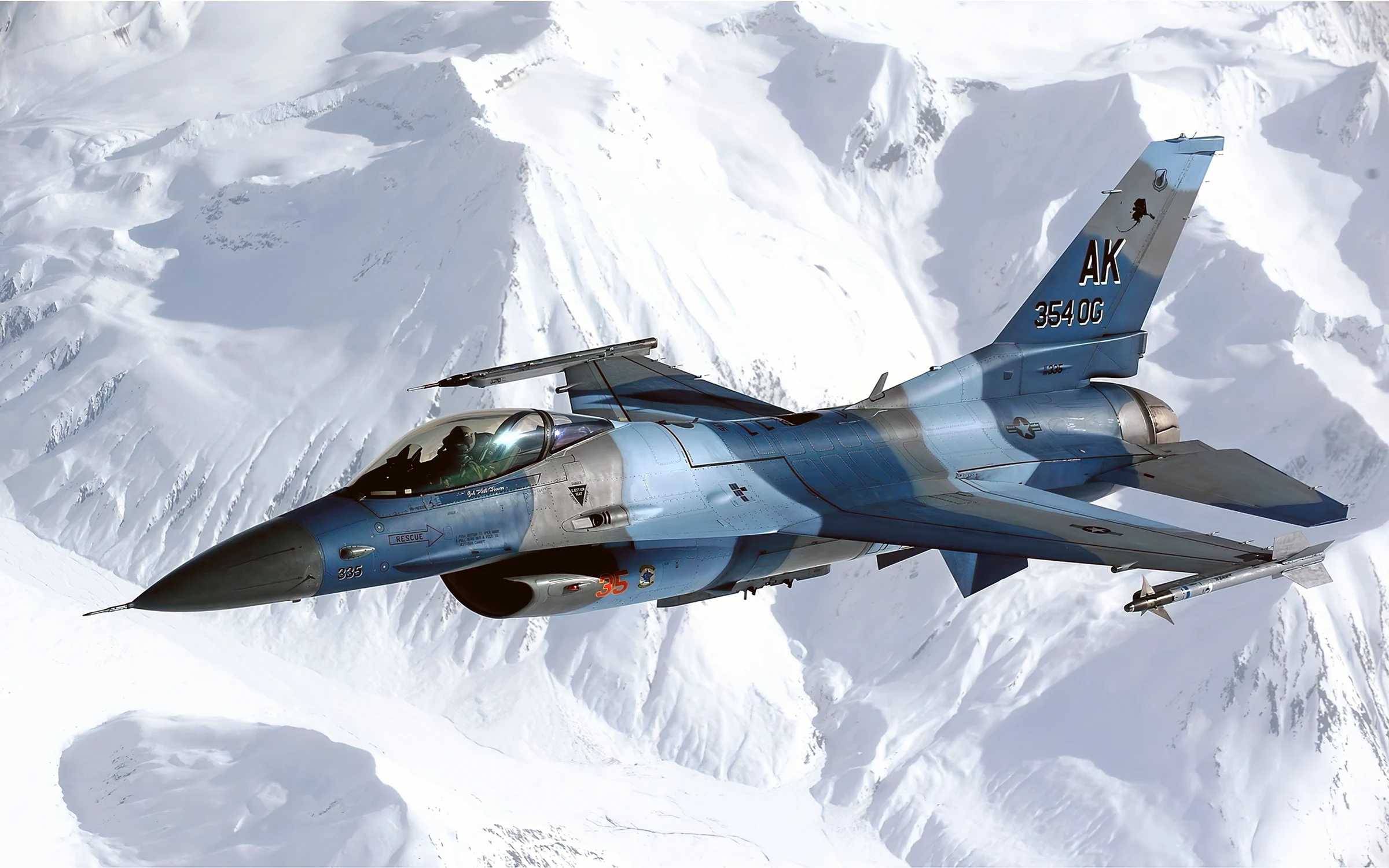 Top Aces revela primer F-16 con esquema Flanker Blue