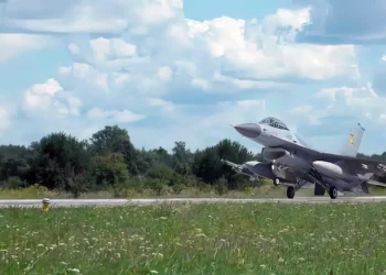 Ucrania despliega cazas F-16 MLU con misiles AMRAAM y AIM-9M