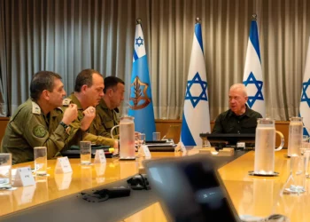 Gallant discute respuesta a posibles ataques de Irán y Hezbolá