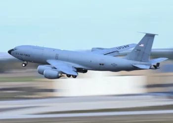 Inspección sin aviso a aviones cisterna KC-135 y B-52