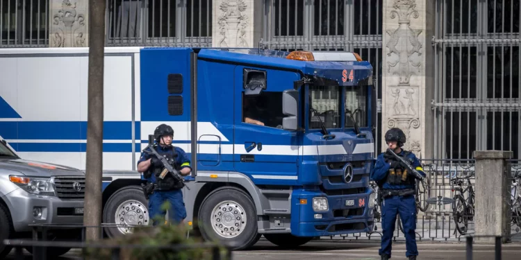 Arrestan en Zúrich a un hombre por rociar gasolina en una sinagoga