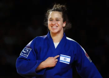 La israelí Inbar Lanir reacciona tras vencer a la portuguesa Patricia Sampaio (no se ve) durante el combate individual de bronce de -78 kg femenino del Campeonato Europeo de Judo Seniors en la Arena Zagreb, en Zagreb, el 27 de abril de 2024. (Damir Sencar/AFP)