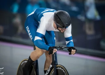 El ciclista israelí Mikhail Yakovlev compite en la carrera de velocidad masculina en los Juegos Olímpicos de París 2024 el 7 de agosto de 2024. (Comité Olímpico de Israel)