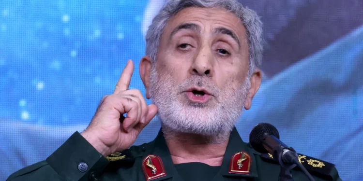 El comandante de la Fuerza Quds del Cuerpo de la Guardia Revolucionaria Islámica, Esmail Qaani, habla durante una ceremonia conmemorativa que marca el aniversario del asesinato en 2020 del general de la Guardia Qasem Soleimani en la capital, Teherán, el 3 de enero de 2024. (ATTA KENARE / AFP)