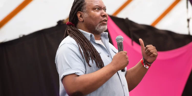 Reginald D. Hunter en el Festival Latitude en Henham Park, Southwold, Suffolk, el 25 de julio de 2021. (Matt Crossick/Empics vía Reuters)