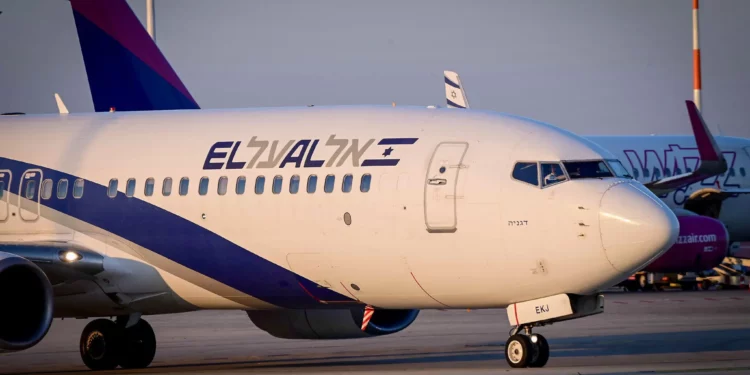 Ilustrativo: Un avión de El Al llega desde Francia al aeropuerto Ben Gurion, cerca de Tel Aviv, el 1 de agosto de 2024. (Tomer Neuberg / Flash90)