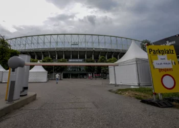 Vista exterior del estadio Ernst Happel en Viena el jueves 8 de agosto de 2024 (Foto AP/Heinz-Peter Bader)