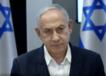 El primer ministro, Benjamin Netanyahu, se dirige al ataque preventivo matutino llevado a cabo por Israel contra los lanzacohetes de Hezbolá, al comienzo de una reunión del gabinete, el 25 de agosto de 2024. (Captura de pantalla/GPO)