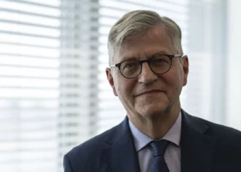 Archivo: El secretario general adjunto de las Naciones Unidas para Operaciones de Paz, Jean-Pierre Lacroix, posa para un retrato en su oficina en la sede de la ONU en la ciudad de Nueva York el 21 de mayo de 2024. (ANGELA WEISS / AFP)