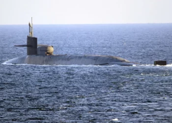 El submarino de misiles guiados USS Georgia transita el estrecho de Ormuz en el Golfo Pérsico, el 21 de diciembre de 2020. (Indra Beaufort, especialista en comunicación de masas de segunda clase/US Navy vía AP)