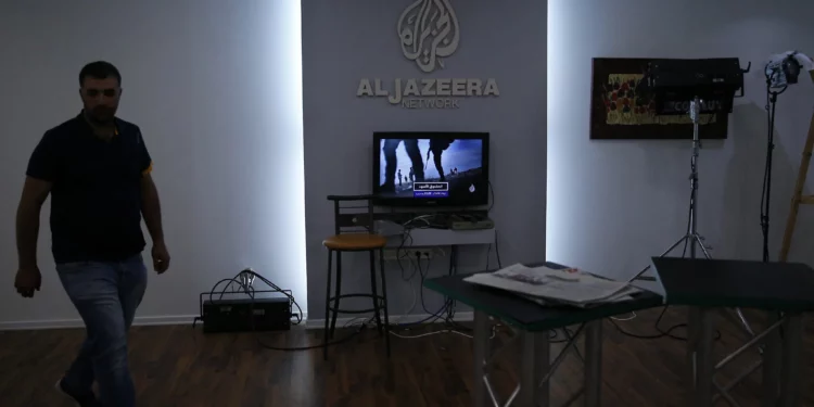 Israel retirará credenciales de prensa a periodistas de Al Jazeera