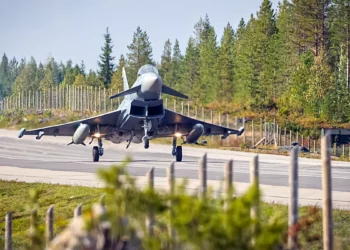 Cazas Eurofighter de Alemania aterrizan en carreteras finlandesas