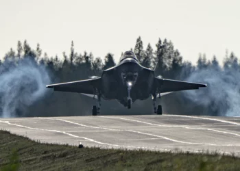 Cazas F-35A de EE. UU. aterrizan en autopistas de Finlandia