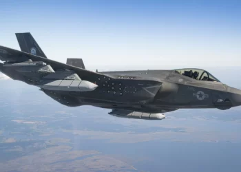 El F-35C de EE. UU. realiza pruebas clave con misil LRASM