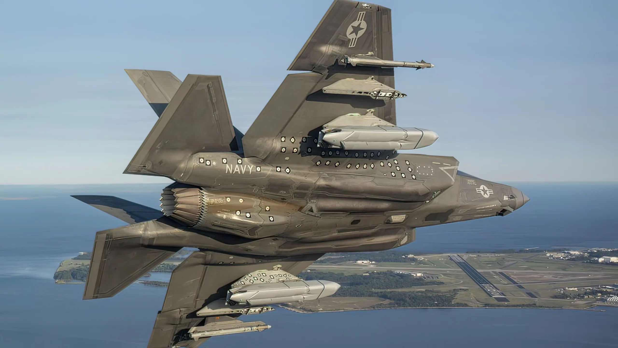 El F-35C de EE. UU. realiza pruebas clave con misil LRASM