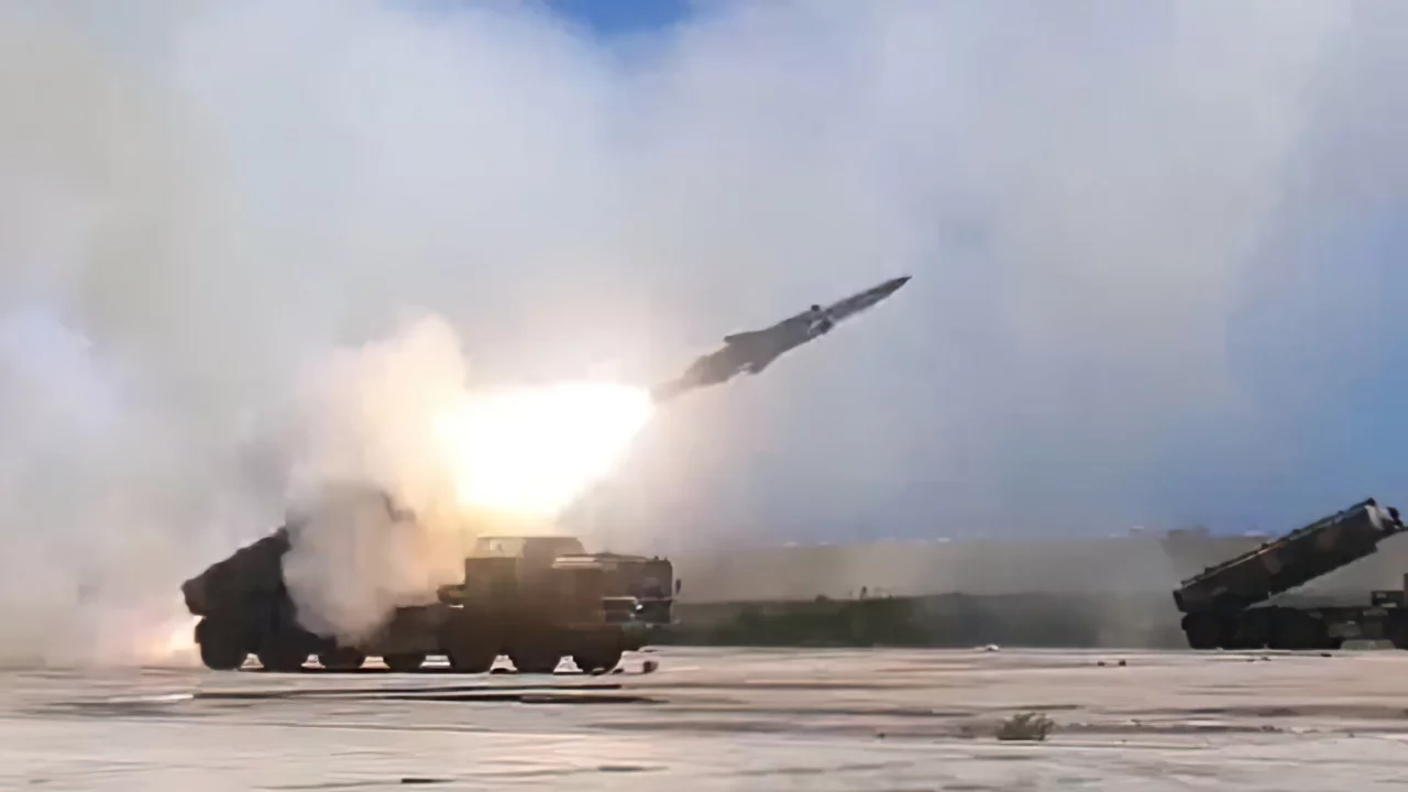 Misil chino YJ-12B hunde barco y desafía defensas de EE. UU.