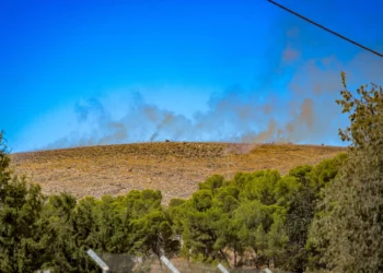 Hezbolá lanza más de 60 cohetes hacia el norte de Israel