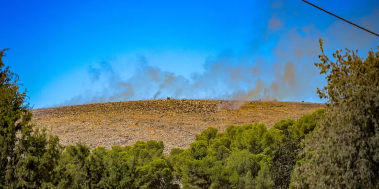 Hezbolá lanza más de 60 cohetes hacia el norte de Israel