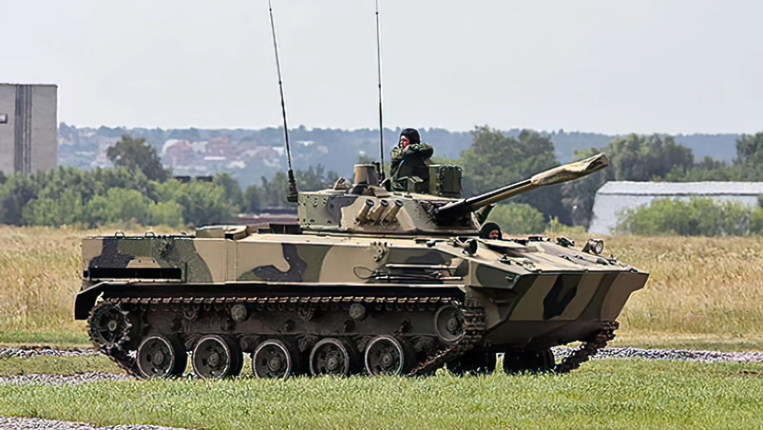 Tropas rusas reciben modernos BMD-4M y BMP-3 blindados