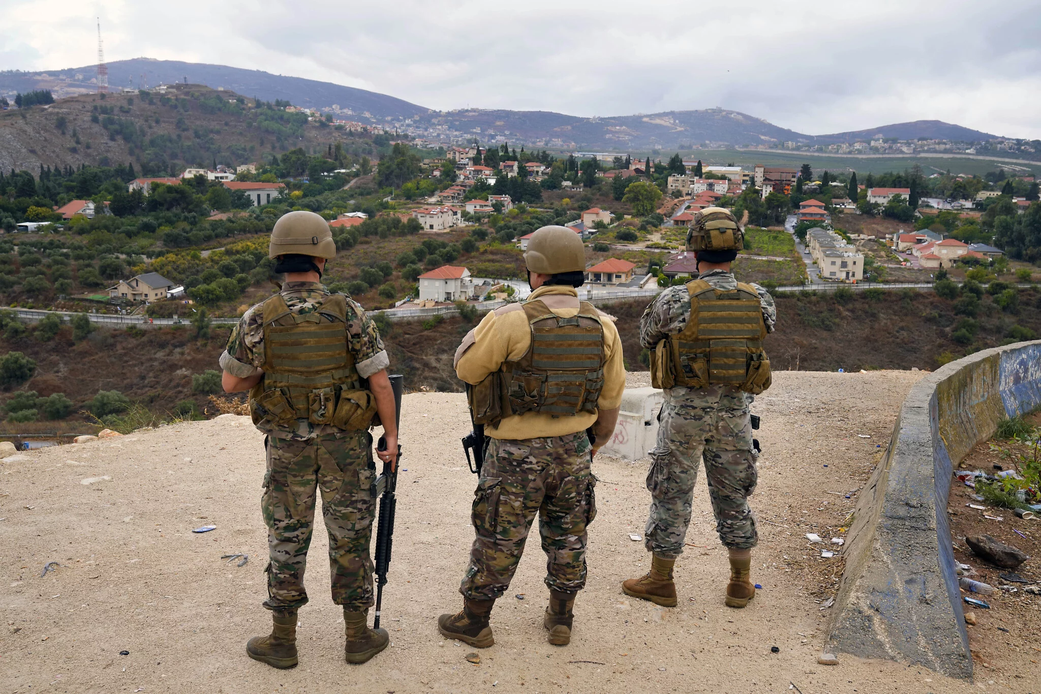 Tropas libanesas se retiran ante posible incursión israelí en el sur