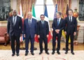 (De izq. a der.) El ministro de Asuntos Exteriores de Gran Bretaña, David Lammy, el ministro de Asuntos Exteriores de Italia, Antonio Tajani, el ministro saliente de Asuntos Exteriores y Europeos de Francia, Stéphane Sejourne, el secretario de Estado de Estados Unidos, Antony Blinken, y el director general de Asuntos Políticos del Ministerio de Asuntos Exteriores de Alemania, Gunter Sautter, posan durante una reunión en el Quai d'Orsay (Ministerio de Asuntos Exteriores de Francia), en París, el 19 de septiembre de 2024. (Alain Jocard/Pool/AFP)