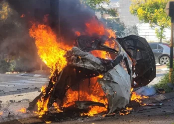 Cohetes de Hezbolá lanzados desde Líbano impactan Karmiel