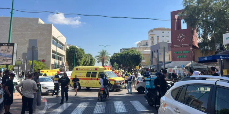 Seis heridos, dos graves, en apuñalamiento terrorista en Hadera