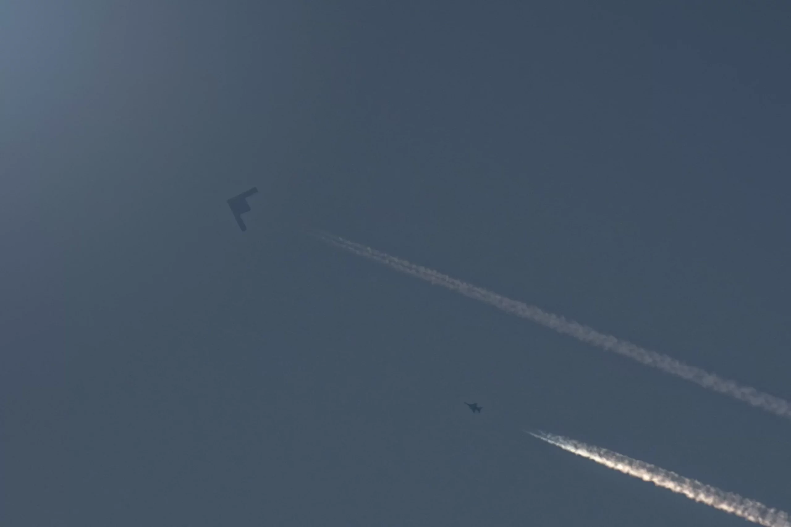 Avistamiento del B-21 Raider en pleno vuelo