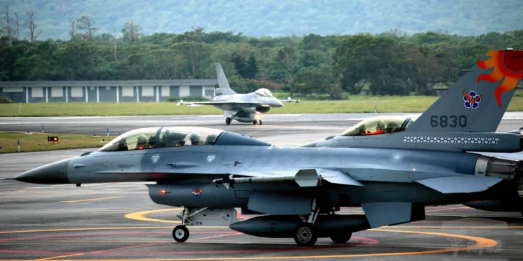 Pilotos de Taiwán viajan a EE. UU. para entrenamiento F-16 Viper