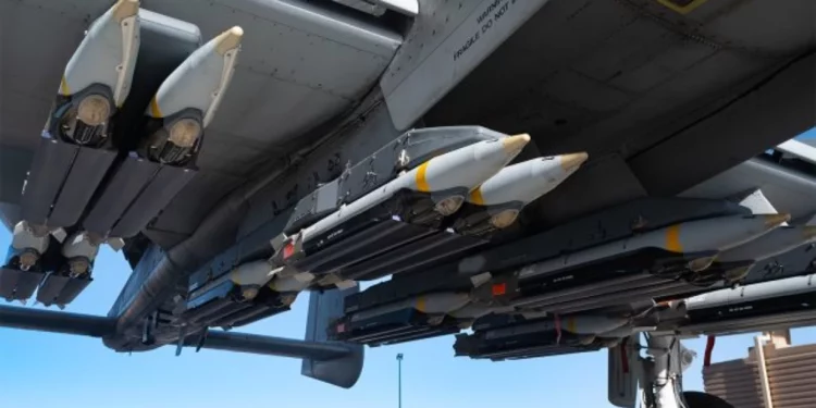 Boeing fabricará bombas GBU-39 para los F-16 búlgaros y ucranianos