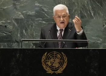 El presidente de la Autoridad Palestina, Mahmud Abás, se dirige a la 79.ª sesión de la Asamblea General de las Naciones Unidas, el jueves 26 de septiembre de 2024, en la sede de la ONU. (Foto AP/Frank Franklin II)