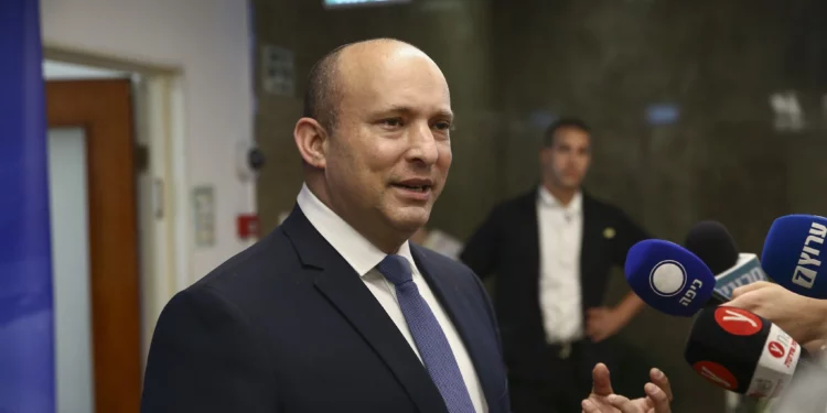 Bennett: “Ahora” es el momento de que Israel destruya el programa nuclear de Irán