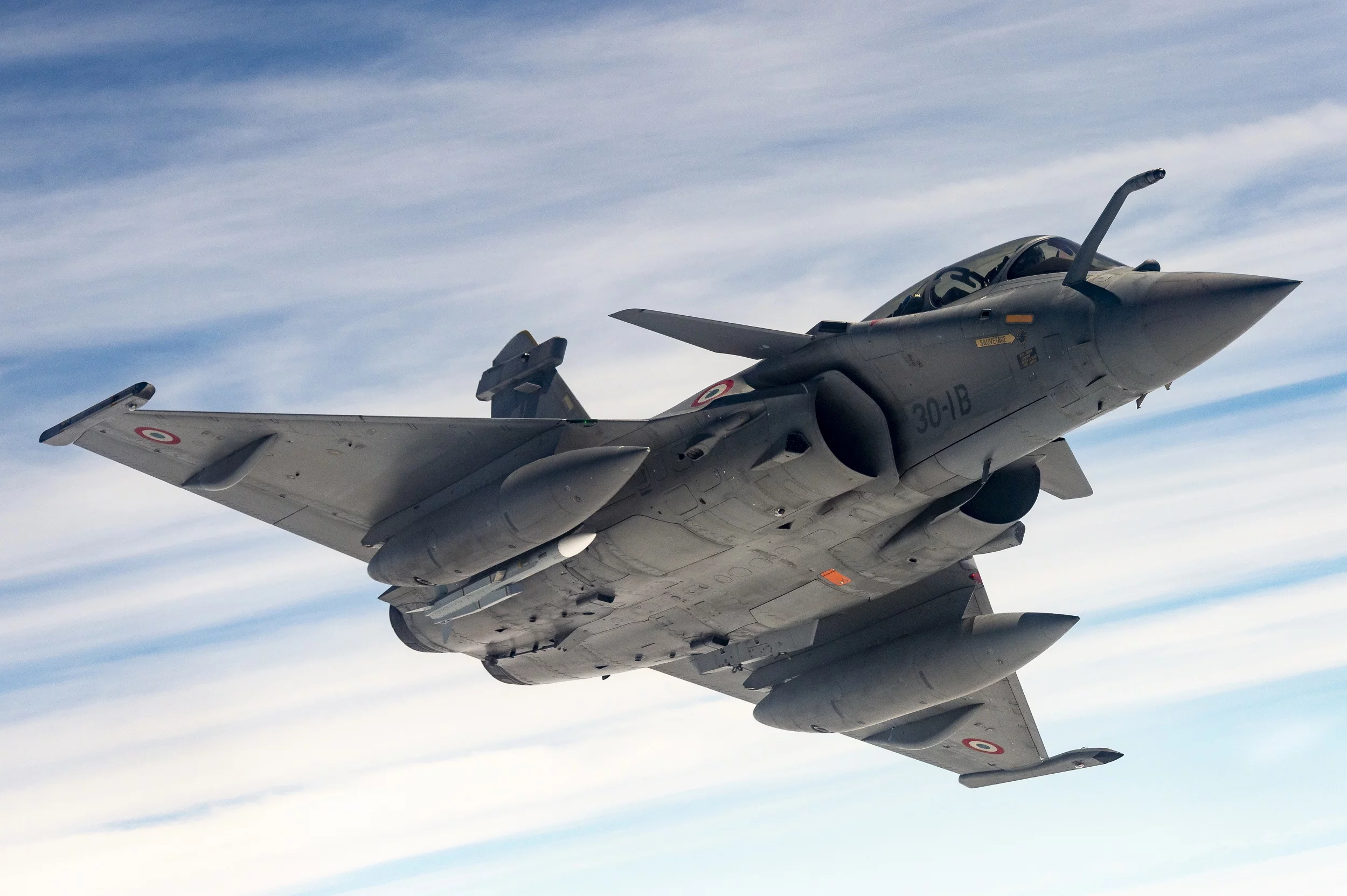 Un Rafale F3-R se une al F-22 para derribar objetivos chinos