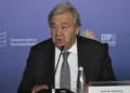 El secretario general de la ONU, Antonio Guterres, habla durante una conferencia de prensa en la zona azul de la cumbre COP16 en Cali, Colombia, el 30 de octubre de 2024 (JOAQUIN SARMIENTO / AFP)