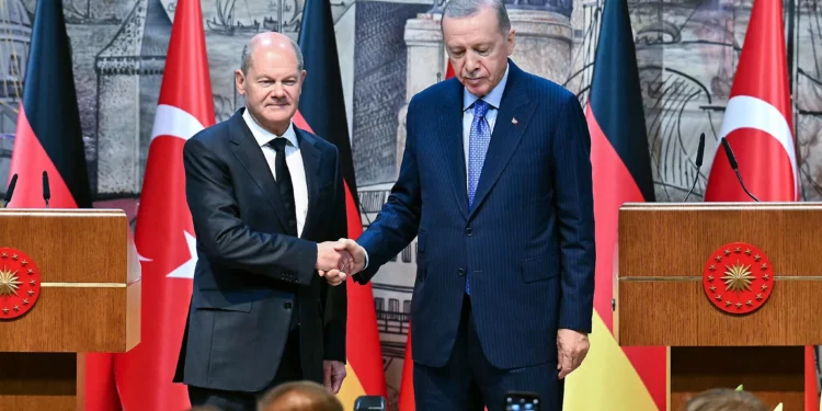 Scholz y Erdogan se enfrentan por la guerra en Oriente Medio