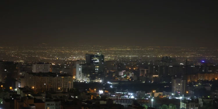 Vista general de Teherán después de que Israel lanzara ataques aéreos contra instalaciones militares iraníes, el 26 de octubre de 2024. (Atta Kenare/AFP)