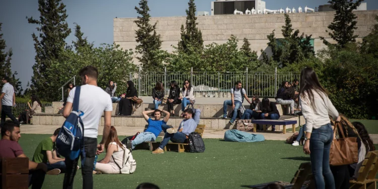 Imagen: Estudiantes de la Universidad de Haifa, el 11 de abril de 2016. (Hadas Parush/Flash90)