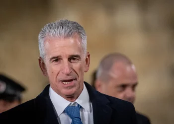 El jefe del Mossad, David Barnea, en una ceremonia del Día de los Caídos en el Muro Occidental de la Ciudad Vieja de Jerusalén, el 12 de mayo de 2024. (Chaim Goldberg/Flash90)