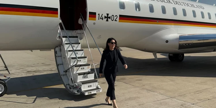 La ministra alemana de Asuntos Exteriores, Annalena Baerbock, llega a Beirut el 23 de octubre de 2024. (Jörg Blank/dpa vía Reuters Connect)