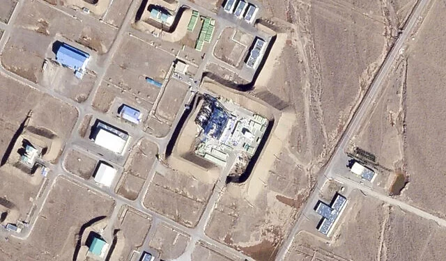 Esta fotografía satelital de Planet Labs PBC muestra un gran edificio dañado en el Centro Espacial Shahroud de la Guardia Revolucionaria en la provincia de Semnan, Irán, el 29 de octubre de 2024. (Planet Labs PBC vía AP)