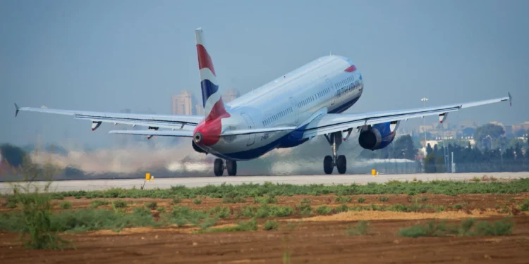 Un vuelo de British Airways despegando del Aeropuerto Internacional Ben Gurion, el 3 de septiembre de 2014. (Moshe Shai/Flash90)