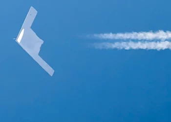 Fotografías del nuevo avistamiento del B-21 Raider en vuelo