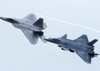 ¿El J-20 de China está superando al F-22 Raptor de EE. UU.?